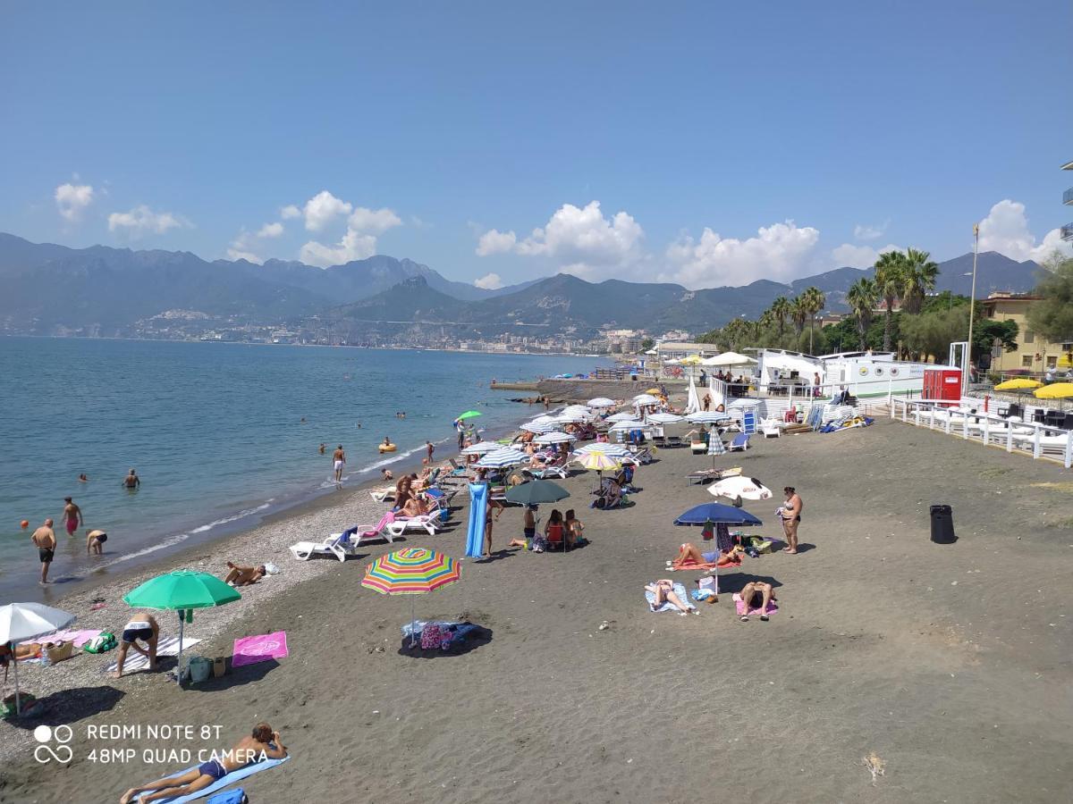 B & B Civico 6 Rooms Salerno Luaran gambar