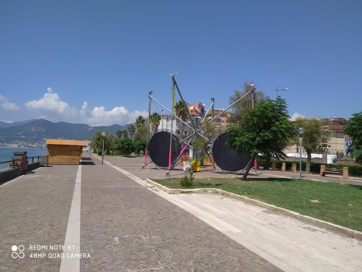 B & B Civico 6 Rooms Salerno Luaran gambar