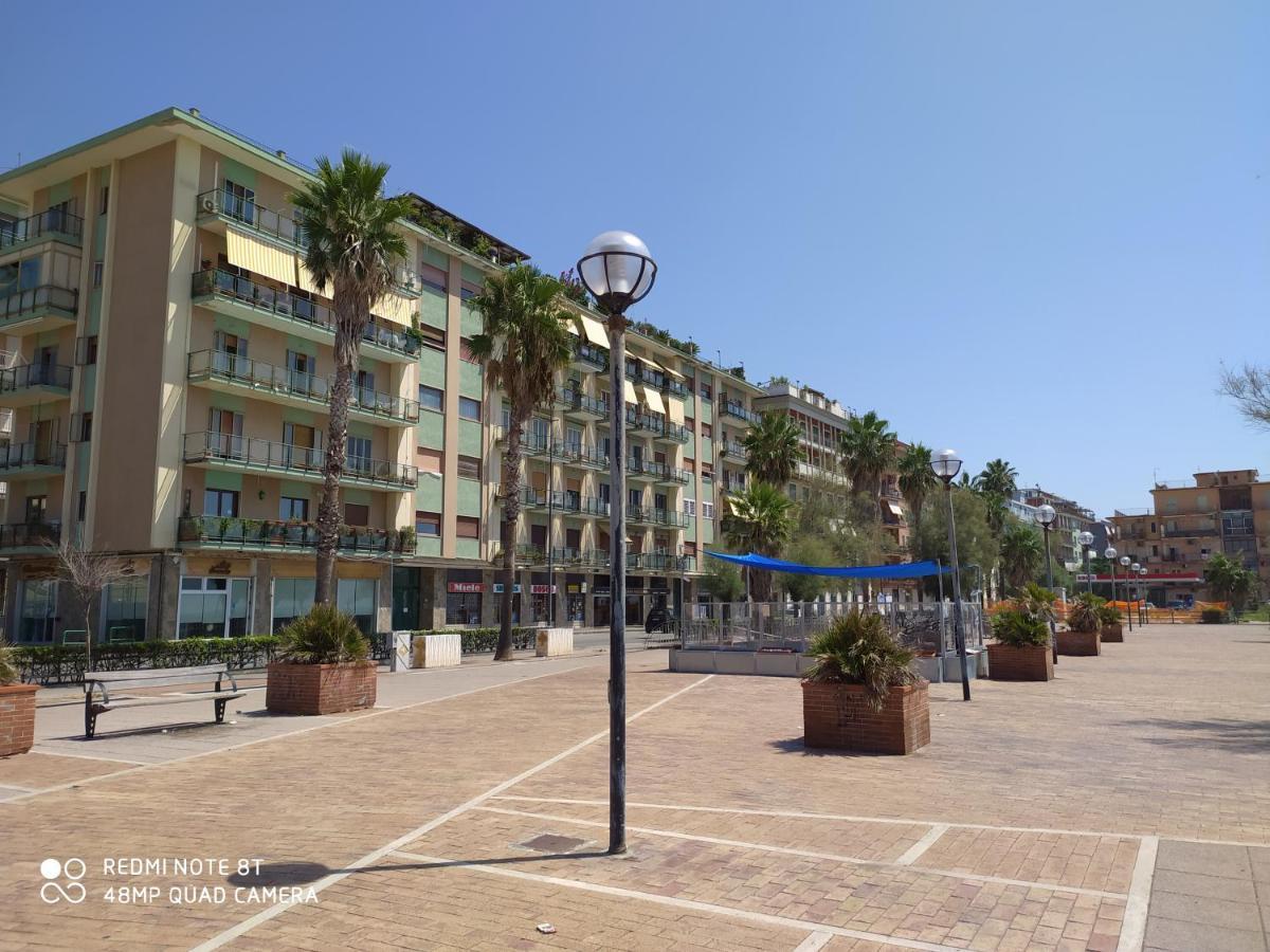 B & B Civico 6 Rooms Salerno Luaran gambar