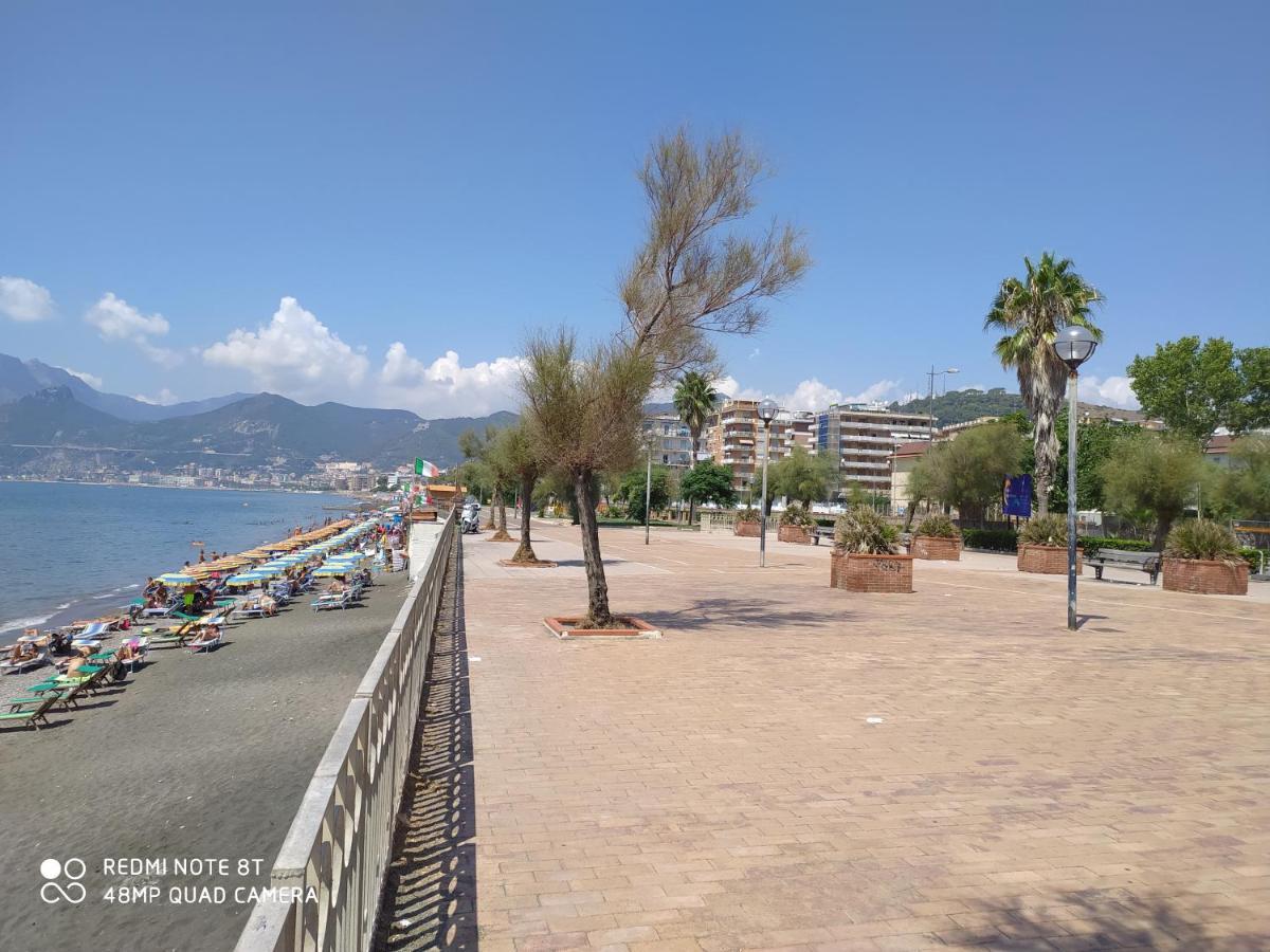 B & B Civico 6 Rooms Salerno Luaran gambar
