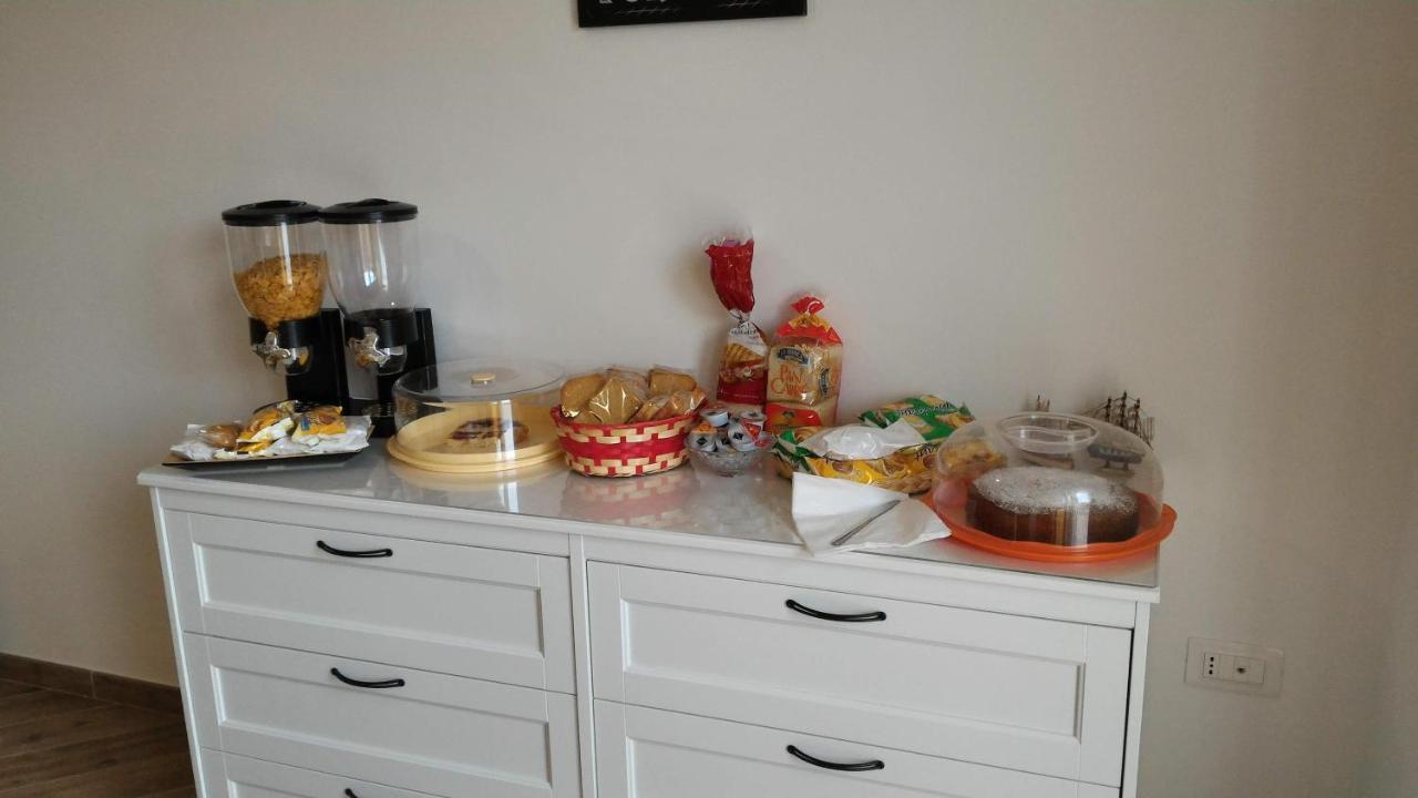 B & B Civico 6 Rooms Salerno Luaran gambar