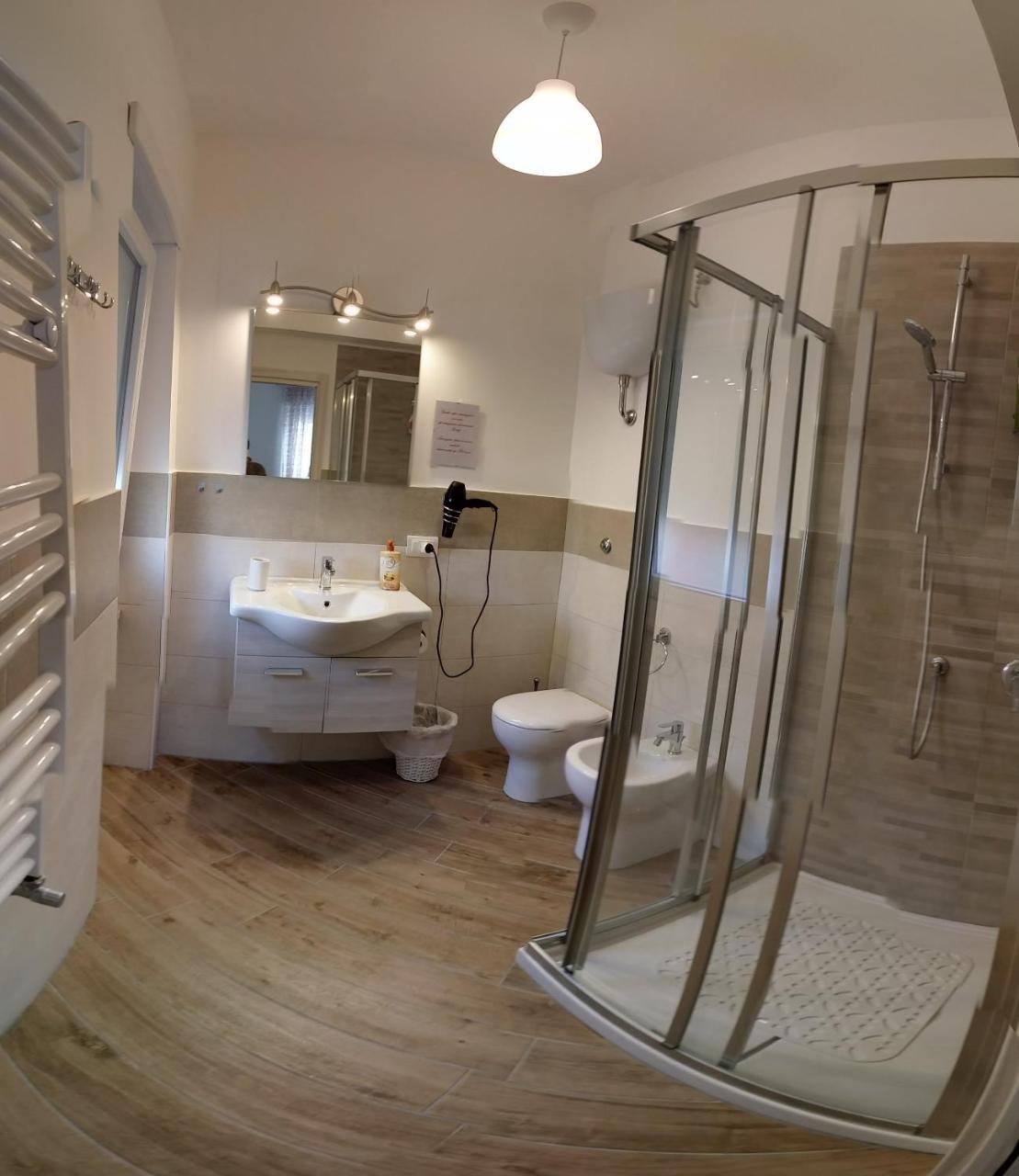 B & B Civico 6 Rooms Salerno Luaran gambar