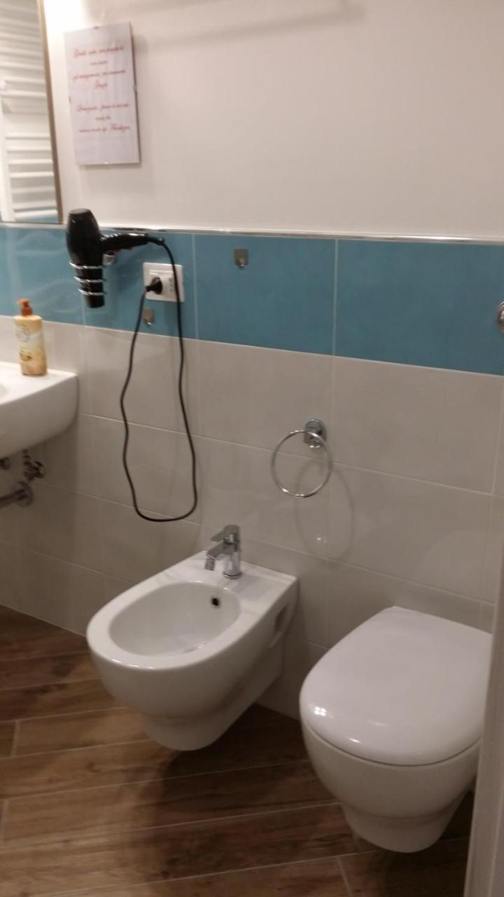 B & B Civico 6 Rooms Salerno Luaran gambar