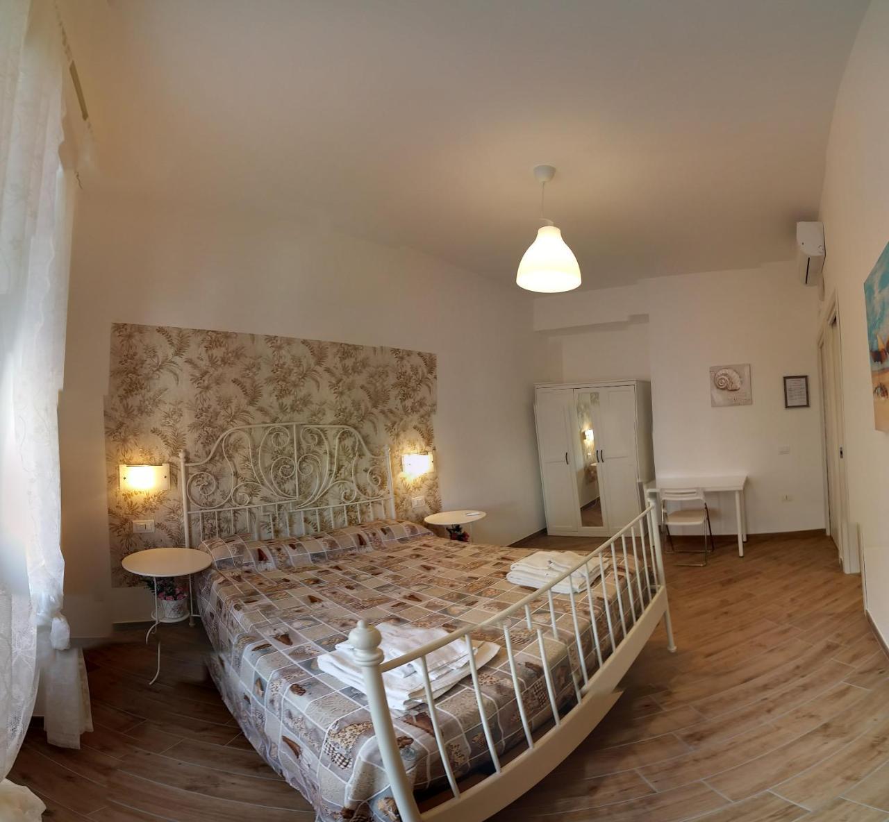 B & B Civico 6 Rooms Salerno Luaran gambar
