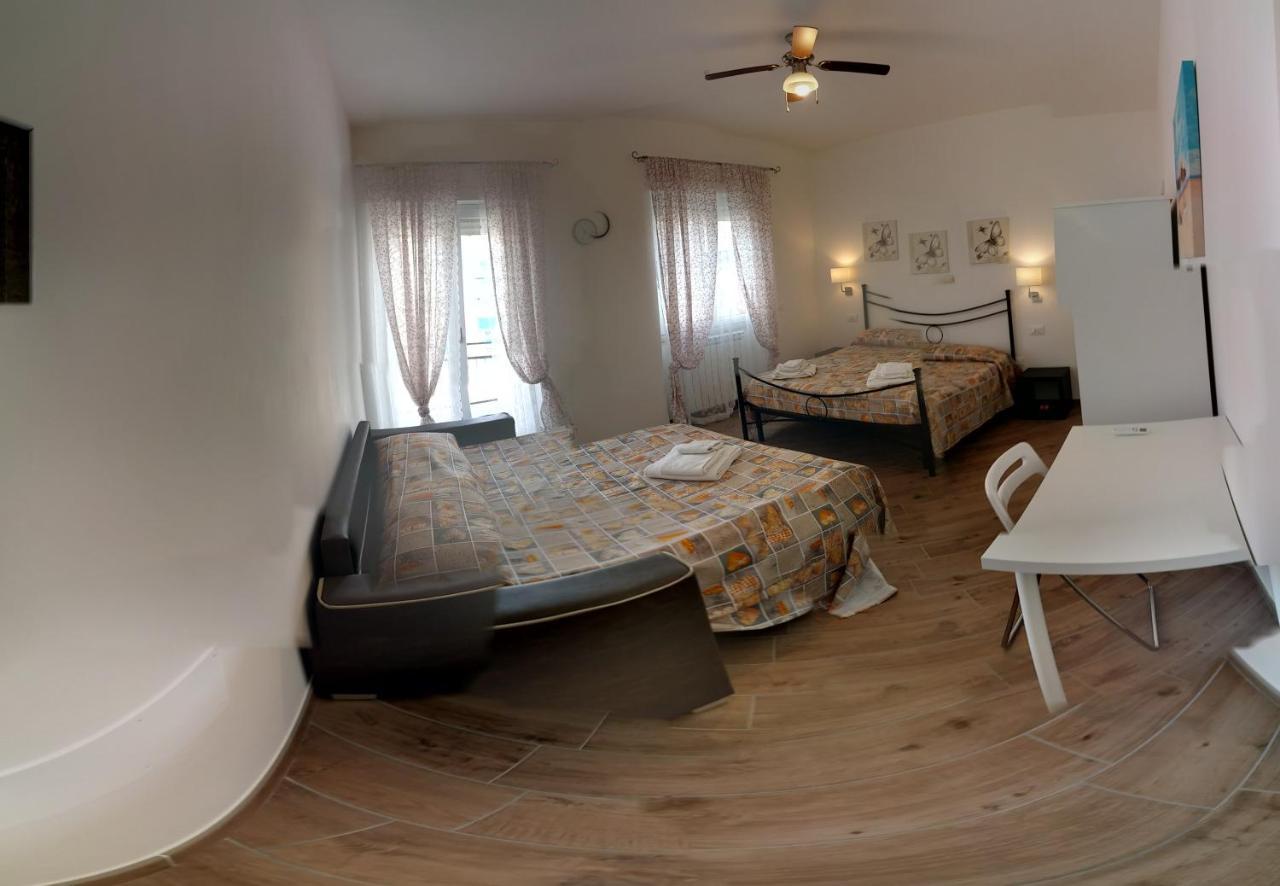 B & B Civico 6 Rooms Salerno Luaran gambar