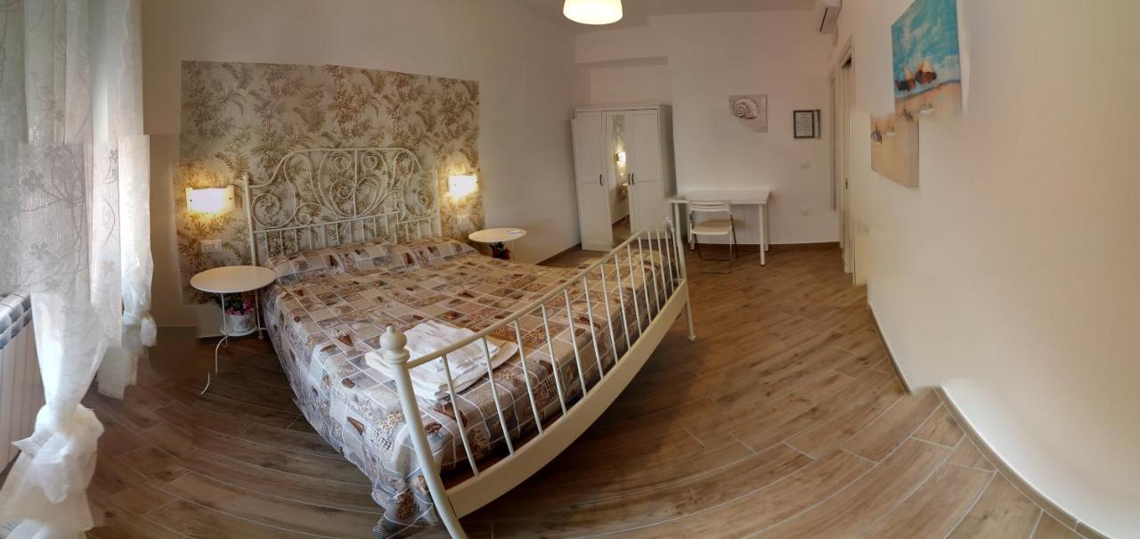 B & B Civico 6 Rooms Salerno Luaran gambar