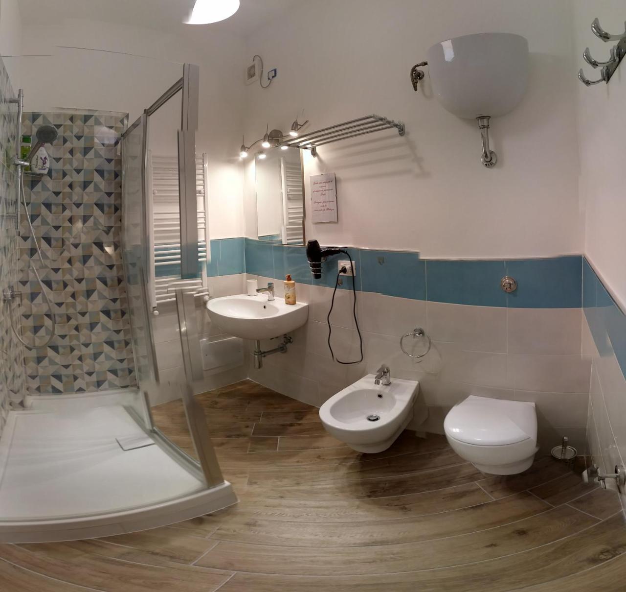 B & B Civico 6 Rooms Salerno Luaran gambar
